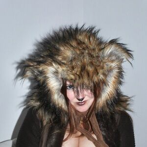 Meet your Posher, Maya